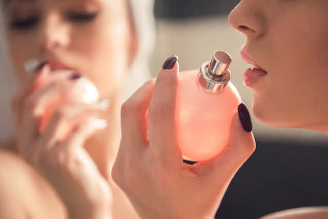 香水のつけ方ひとつで女性の未来は変わる 正しい香水のつけ方 マッチlife